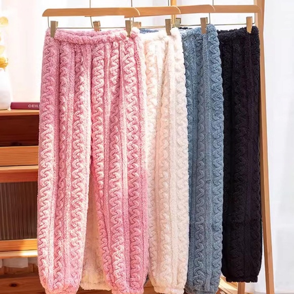 Cozy Teddy Long Sleeve Top Pants Pajamas Set - Picture 4 of 10